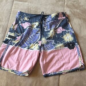 VISSLA Youth Tropical Floral Board Shorts, waist size 27 (Large)